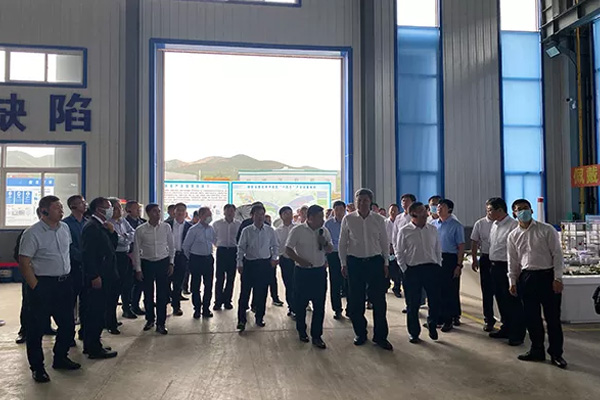 內蒙古自治區黨委常委、通遼市委書記孟憲東攜考察團到一諾環境考察指導