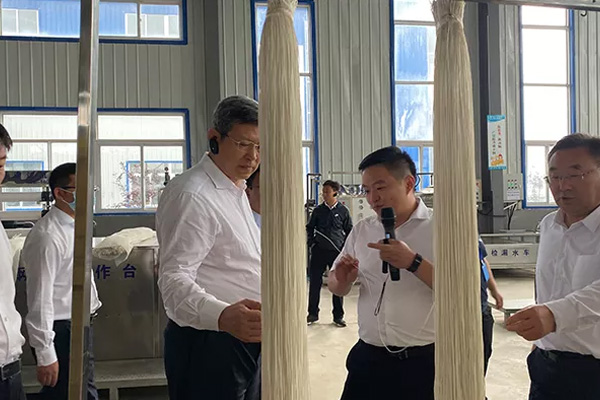 內蒙古自治區黨委常委、通遼市委書記孟憲東攜考察團到一諾環境考察指導